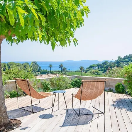Вилла With Sea View And Pool Ла Круа-Вальме